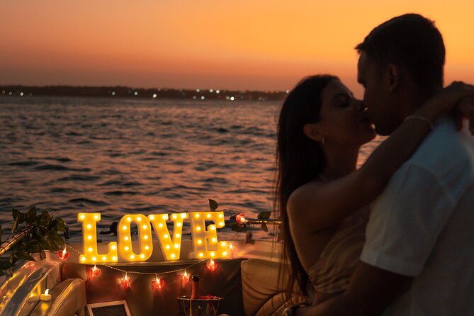 Romantic Date Night in the Bay of Cartagena - Practical details that affect your evening