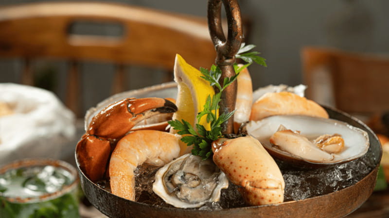 Romantic dinner in front of the sea - Small details that can make the evening better