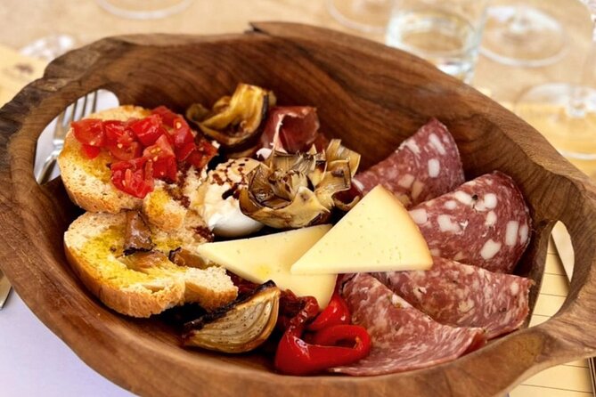Romantic Escape in Tuscany - Overnight and Wine Tasting - The people who shape the evening