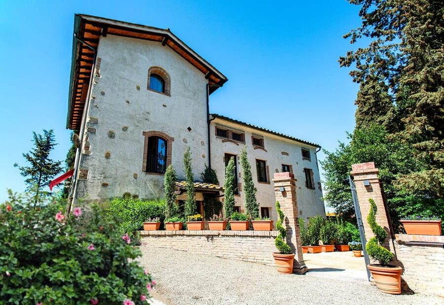 Romantic Escape in Tuscany with Overnight and Wine Tasting - Should You Book Romantic Escape in Tuscany?