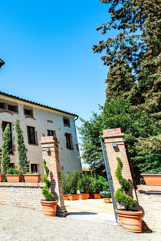 Romantic Escape in Tuscany with Overnight and Wine Tasting - Who Will Like This Experience Most