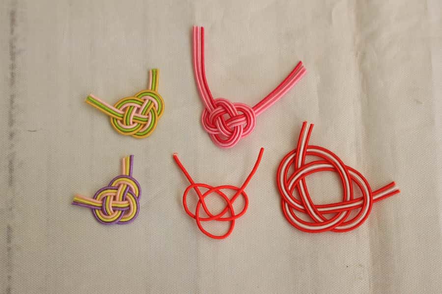 Romantic Mizuhiki Knot and Omikuji Washi Charm Workshop Ueno - Making something together near Ueno and Asakusa