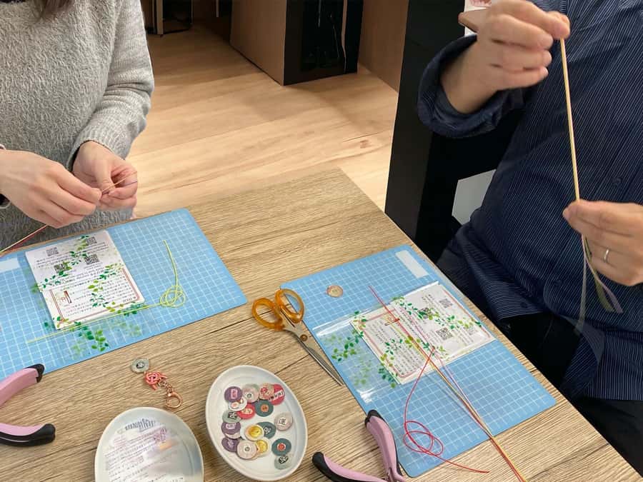 Romantic Mizuhiki Knot and Omikuji Washi Charm Workshop Ueno - Choosing colors, paper, and a personal design