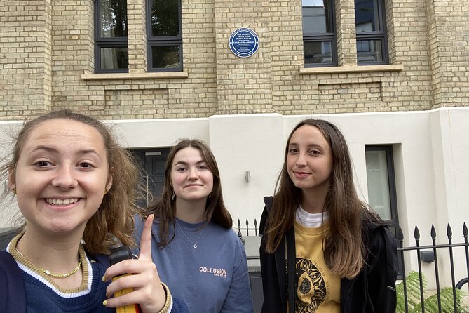 Romantic Notting Hill: Self-Guided Love Story Puzzle Walk - St Luke’s Mews and Sarm Music Village