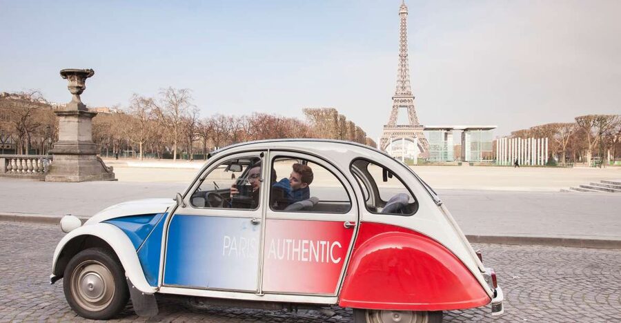 Romantic Paris Vintage Citroën 2CV Tour - Sacré-Cœur Above the City