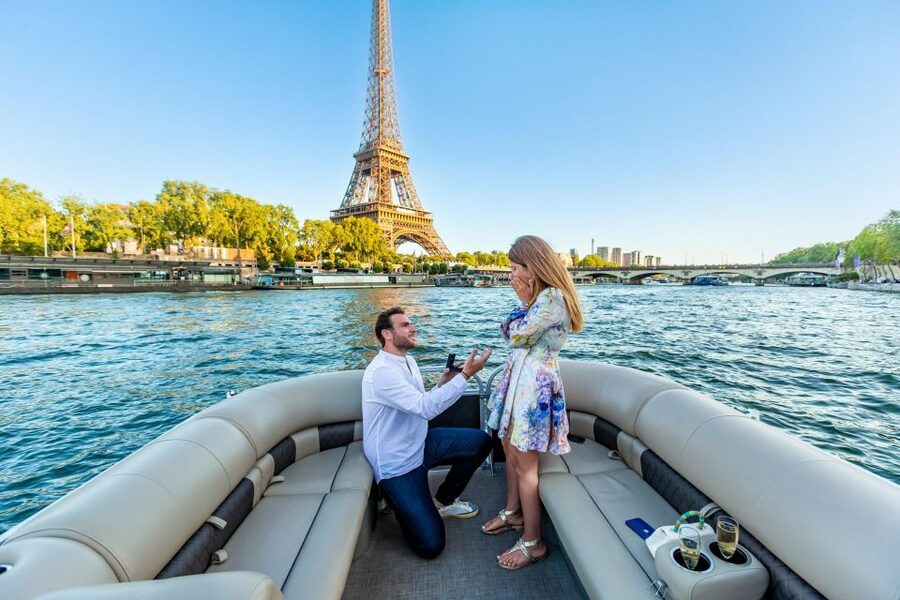 Romantic photo shooting on a private boat in Paris - Under Pont Alexandre III and Paris’s grand bridges