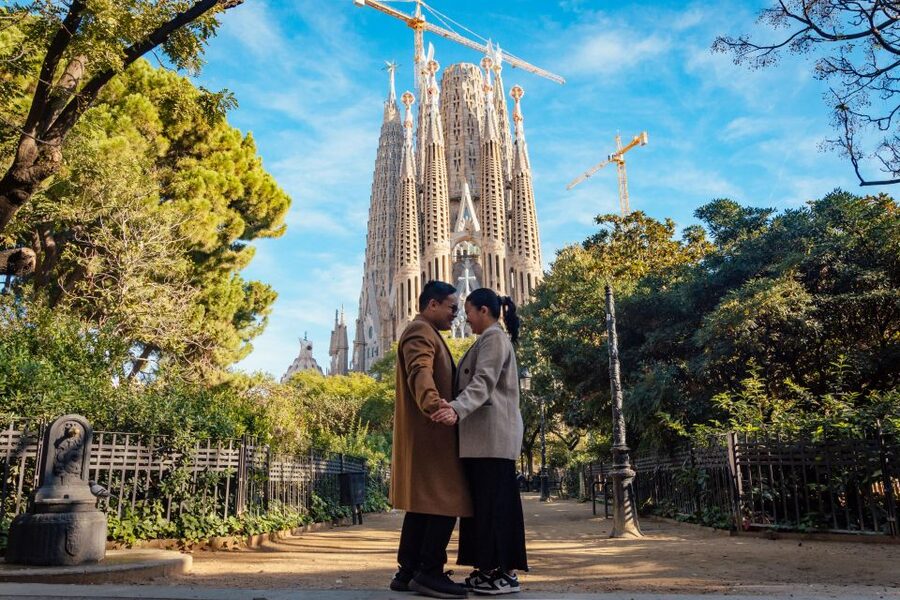 Romantic Photoshoot Experience for Couples in Barcelona - Why a Sagrada Familia photoshoot works so well