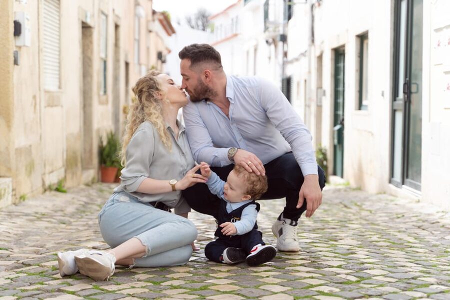 Romantic Photoshoot Experience for Couples in Lisbon - Walking through Alfama for the photographs