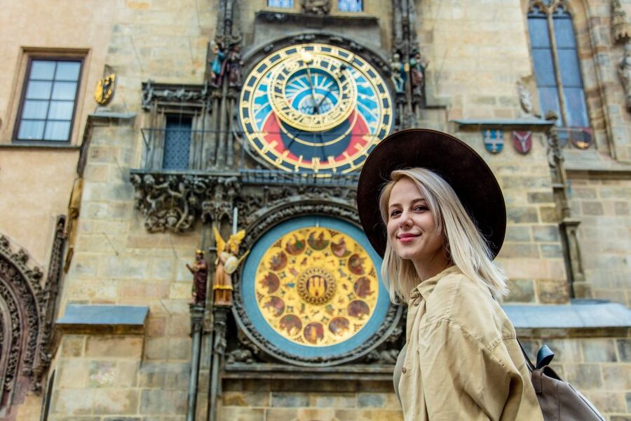 Romantic Photoshoot Experience for Couples in Prague - Who should book this experience?