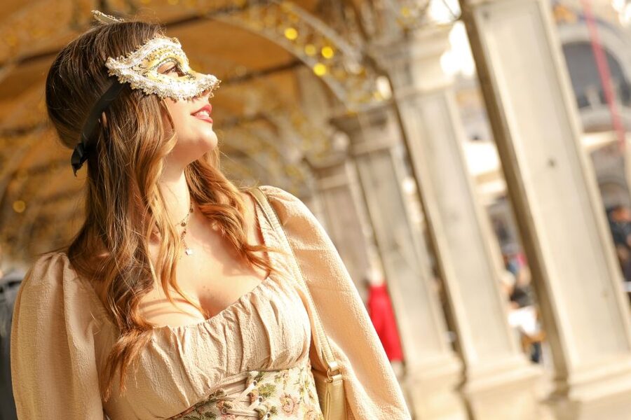 Romantic Photoshoot Experience for Couples in Venice - What the photographer adds to the experience