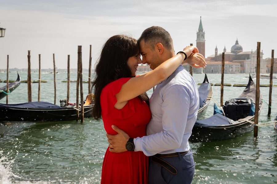 Romantic Photoshoot Experience for Couples in Venice - Meeting near Caffè Florian