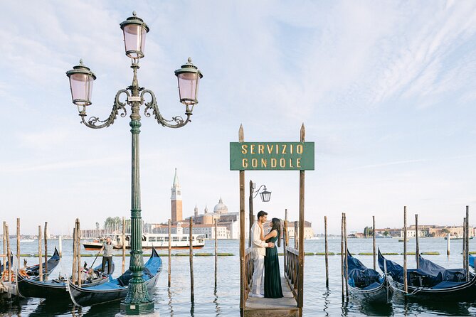 Romantic Photoshoot in Venice - Finding the right view at Ponte di Rialto