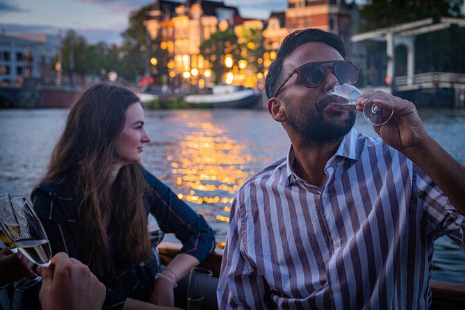 Romantic Private Boat Tour Amsterdam 90min incl welcome drink - Key points at a glance