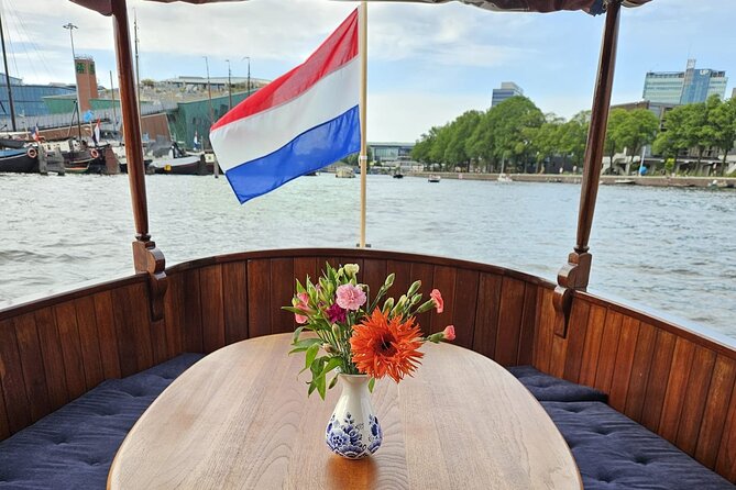 Romantic Private Boat Tour Amsterdam 90min incl welcome drink - Herrengracht and Amsterdam’s grand canal houses