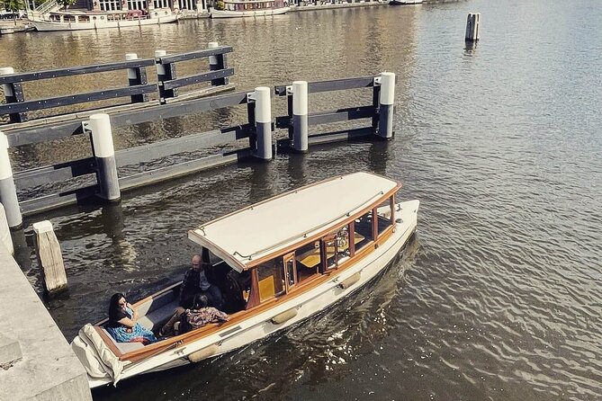 Romantic Private Boat Tour Amsterdam 90min incl welcome drink - Seven Bridges and the Amstel River