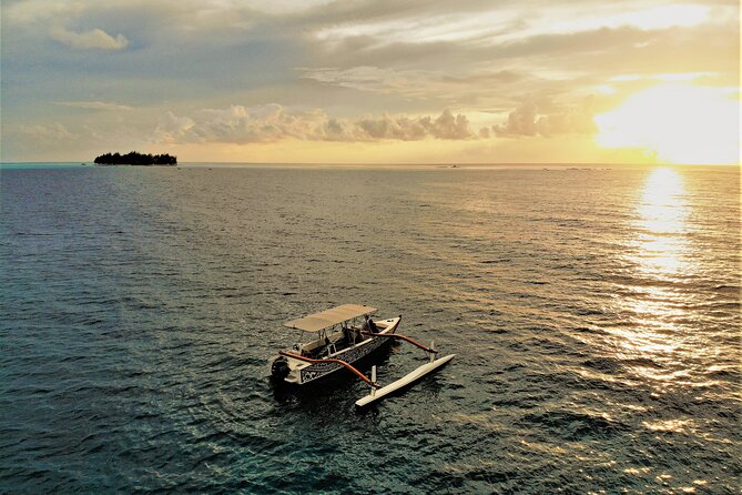 Romantic Private Sunset and Motu Dinner for Two - Ukulele music, firelight, and a personal atmosphere
