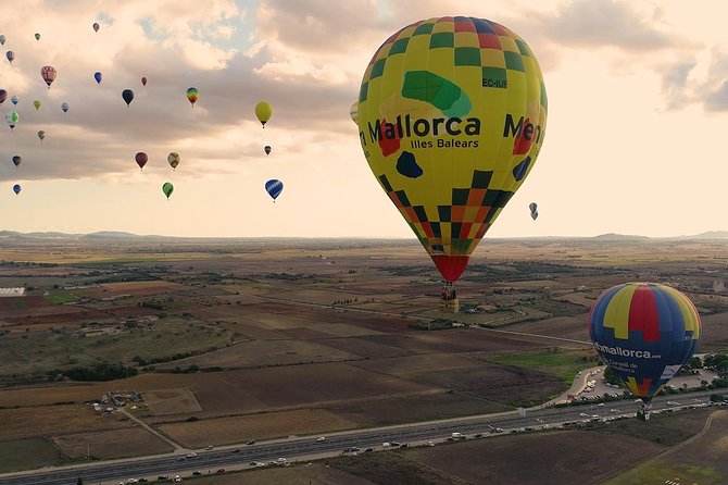 Romantic Sunrise Balloon Tour in Majorca - Sunrise over Mallorca from a wicker basket