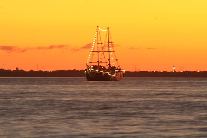Romantic Sunset Dinner Cruise in Cancun with Open Bar - What the open bar adds