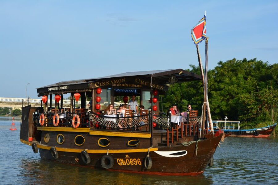 Romantic Sunset Dinner Cruise in Hoi An - Cocktails, snacks, and the first river views