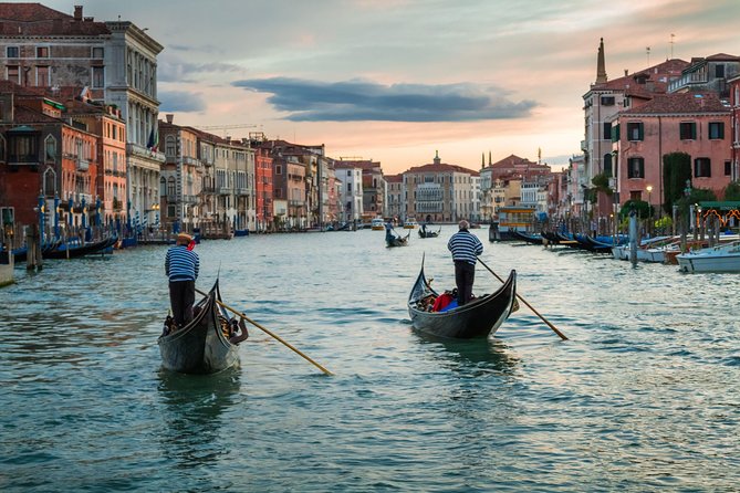 Romantic Venice: 30 Minute Gondola Ride with Serenade - Narrow Canals and the Serenade