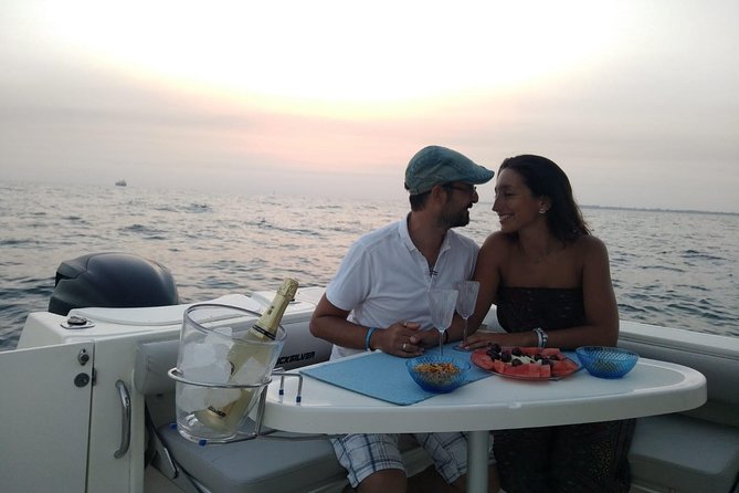 Romantic walk in the Bay of Cadiz - Cava, sushi, fruit, and your own music
