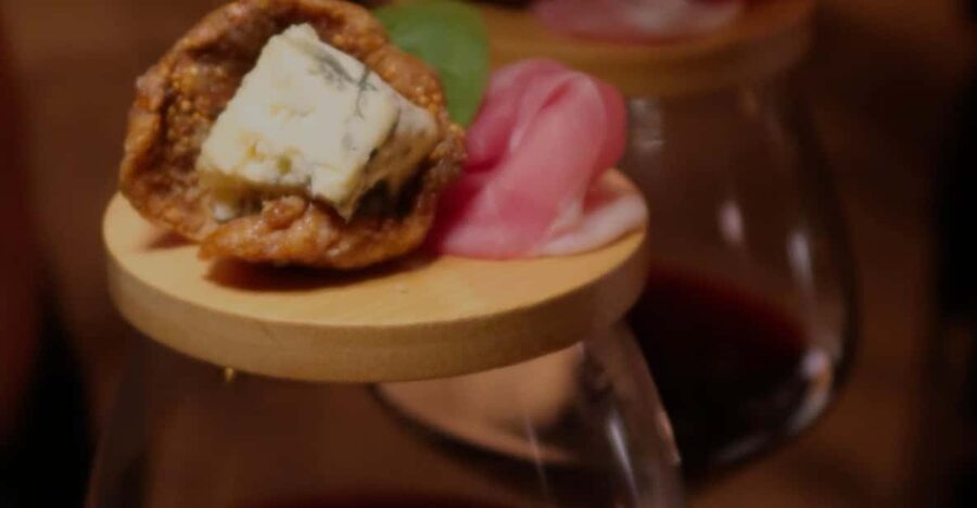 Romantic Wine Tasting Experience at Koccio Valletta - Koccio Valletta sits where the steps meet the evening crowd