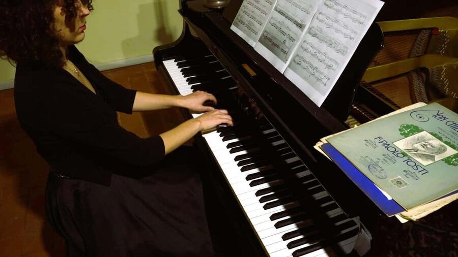RomanticOpera concert in the artist's house on the hills and wine tasting - Getting there from Lucca