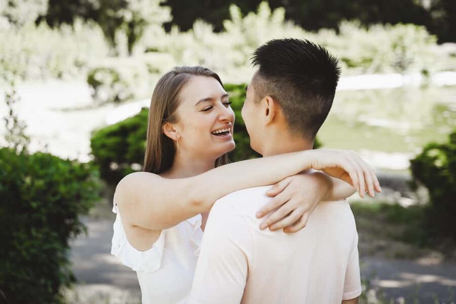 Rome: Romantic Couple Photoshoot at Villa Borghese - Who should book this experience?