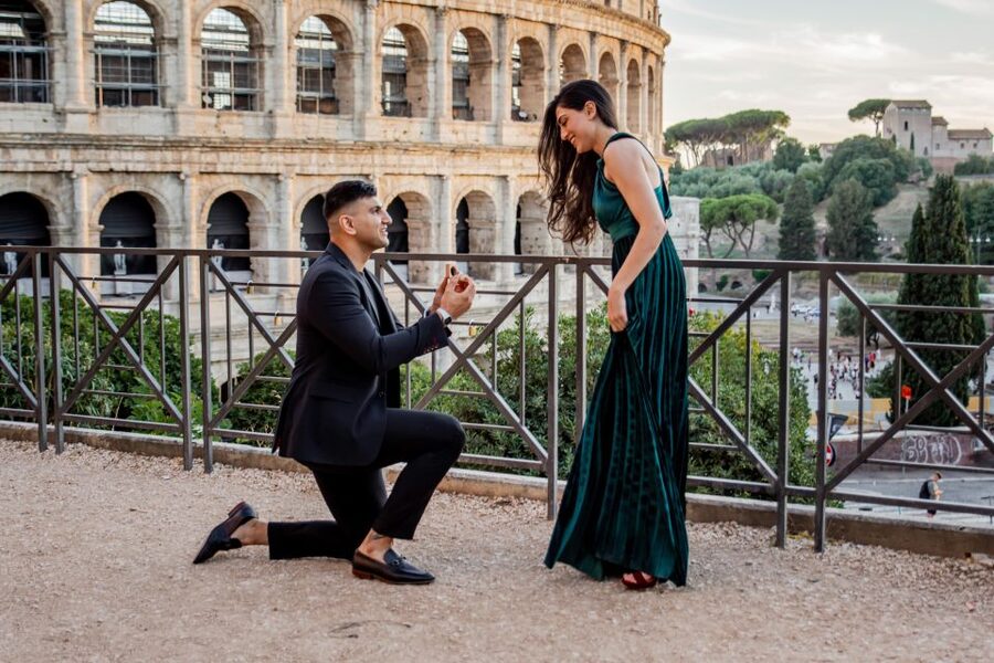 Rome: Romantic Proposal Shooting - The proposal moment and the photo style