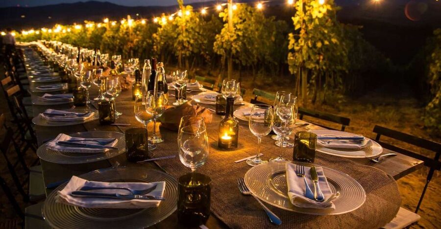 San Gimignano: Romantic Vineyard Dinner - Settling in among the vine rows