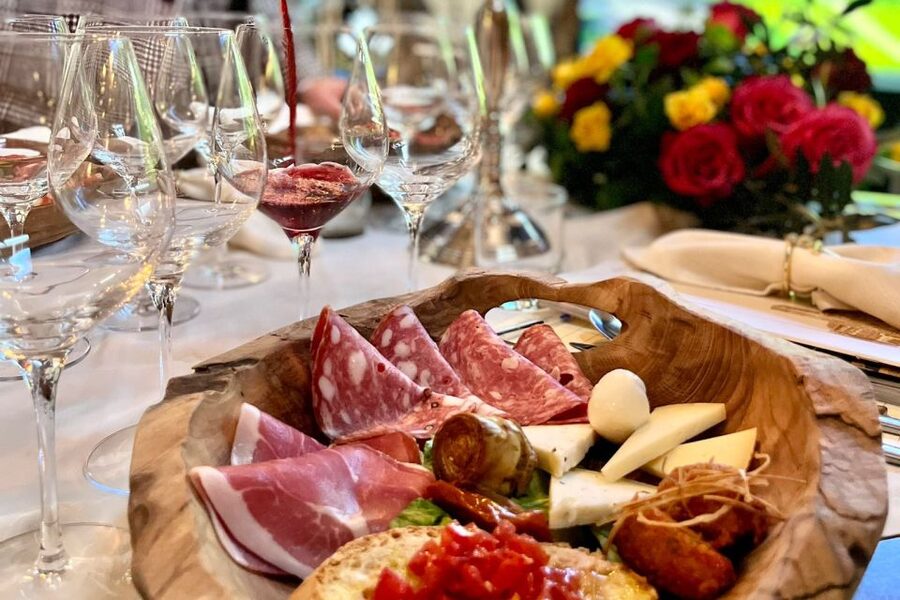 San Gimignano: Romantic Vineyard Dinner - What arrives at the dinner table