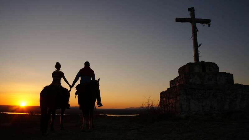 San Miguel: Romantic Horseback Riding at Sunset - Riding through Colonia San Antonio after dark
