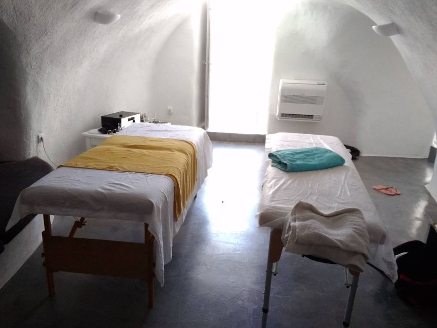 Santorini: Mobile Couples Massage at Your Private Villa - Choosing between aromatherapy and deep tissue