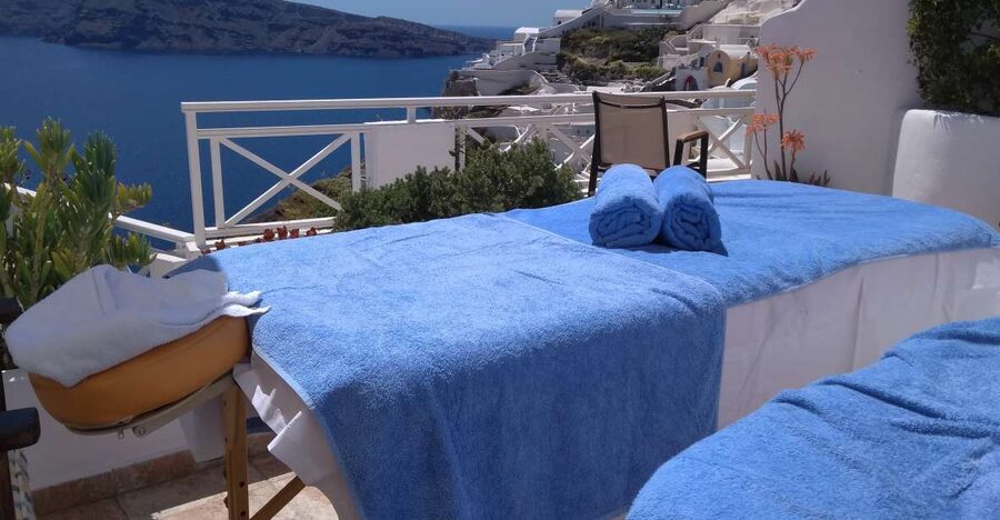 Santorini: Mobile Couples Massage at Your Private Villa - Simple preparation for a smoother appointment