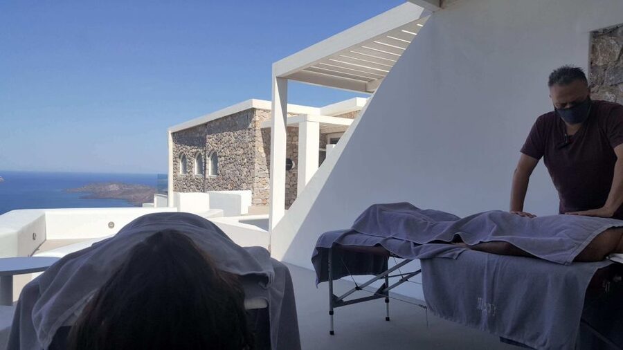 Santorini: Mobile Couples Massage at Your Private Villa - What happens during the 1 to 1.5 hour appointment