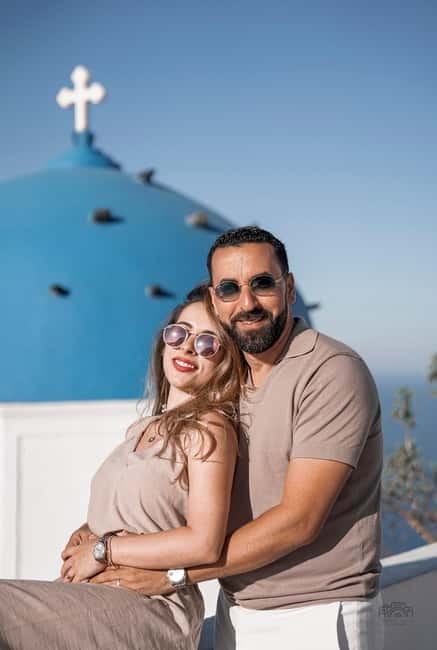Santorini: Oia Private Couple Photoshoot with 35 Photos - Who should book this experience?