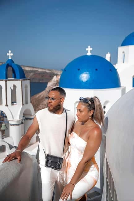 Santorini: Oia Private Couple Photoshoot with 35 Photos - Walking through Oia or Imerovigli