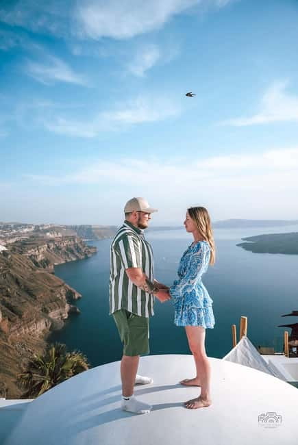 Santorini: Oia Private Couple Photoshoot with 35 Photos - What happens during the 20 to 60 minutes