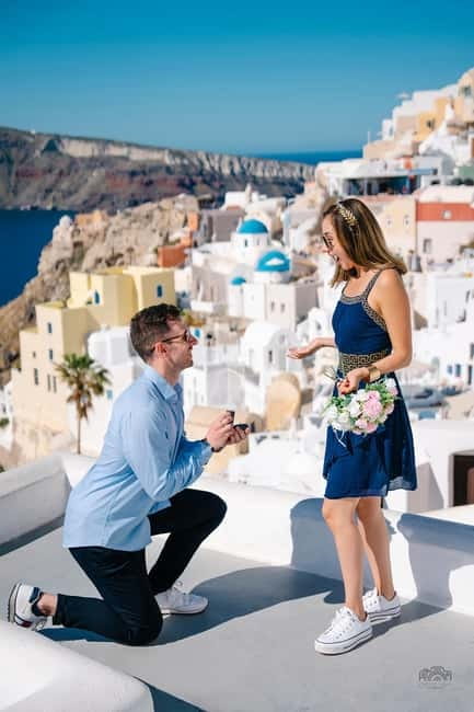 Santorini: Oia Private Couple Photoshoot with 35 Photos - Is $106 good value for two people?