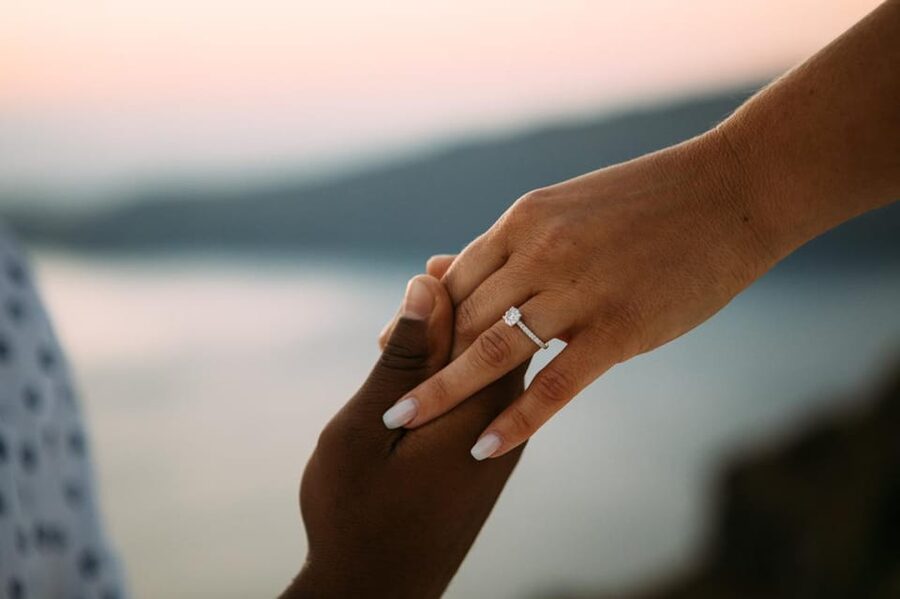 Santorini Proposal: A Luxury Photoshoot for Your Yes! Moment - A proposal built around Oia views