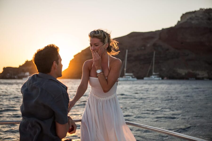 Santorini Proposal: A Luxury Photoshoot for Your Yes! Moment - What happens during the 45 minutes