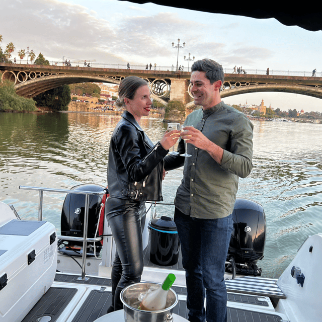 Sevilla: Romantic Boat Ride - Finding the dock at Puente de S. Telmo