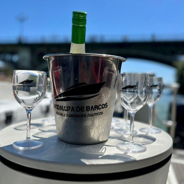 Sevilla: Romantic Boat Ride - The small touches that shape the evening
