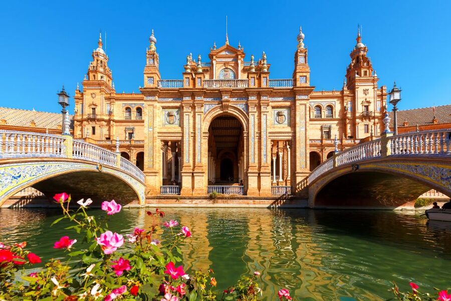 Seville: Authentic and Romantic Horse-Drawn Carriage Ride - What the horse and carriage feels like in traffic