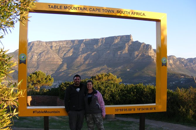 Signal Hill Romantic Sunset Tour in Cape Town - Snacks, sparkling wine, and the small details