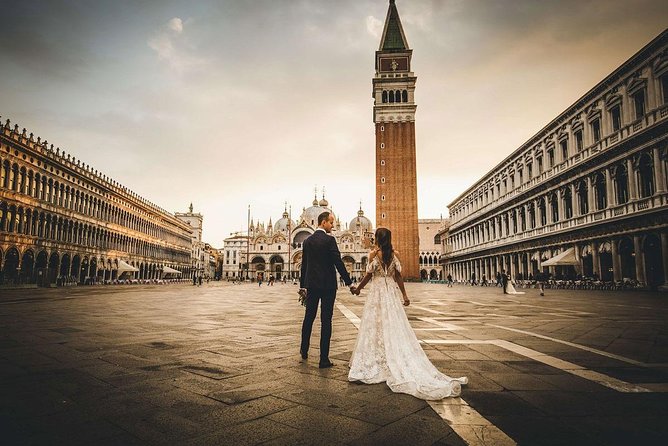 Sunrise Couple Photoshoot Tour - Why a sunrise photoshoot works so well in Venice