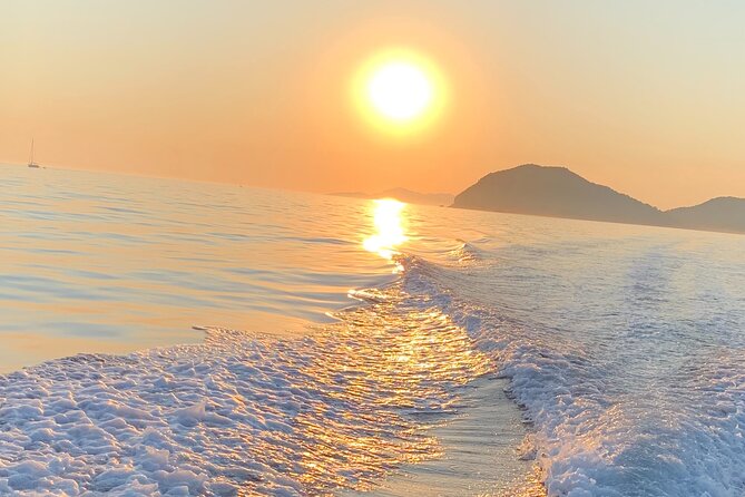Sunset Tour–A Sunset That Isn’t Stuck in Front of the Old Town - What the private format changes