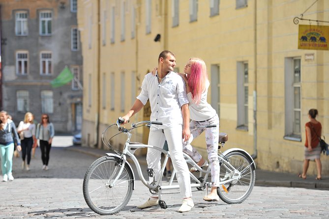 Tallinn 1 Hour Romantic Photo Tour - One hour among Tallinn’s medieval streets