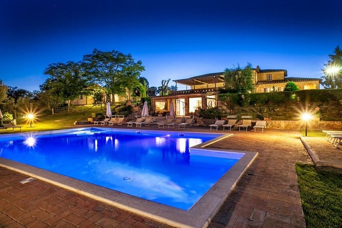 Think of a romantic meal in the Olive Trees shade, accompanied by Tuscan wines! - What happens during the three-hour visit