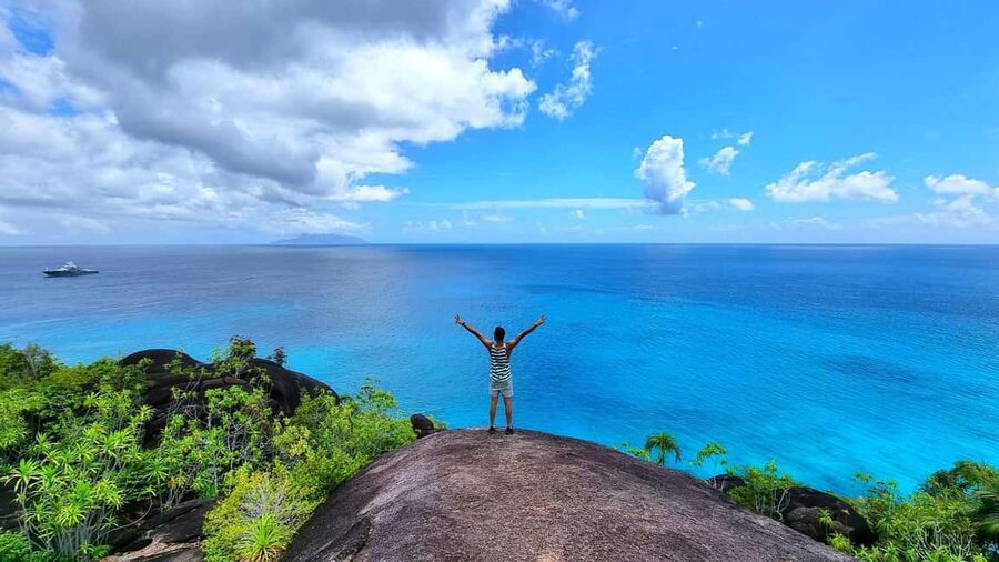 Tours and Hikes for Couples, Solo Travelers or Families - What the guide adds to the day